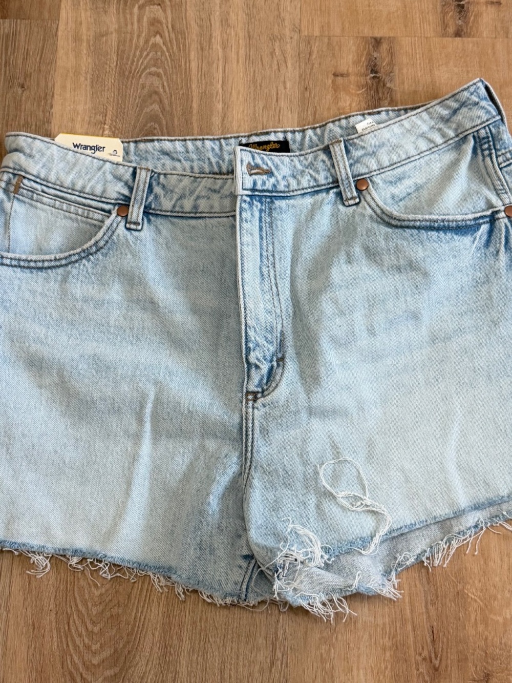 Wrangler bedazzled cowboy short NWT